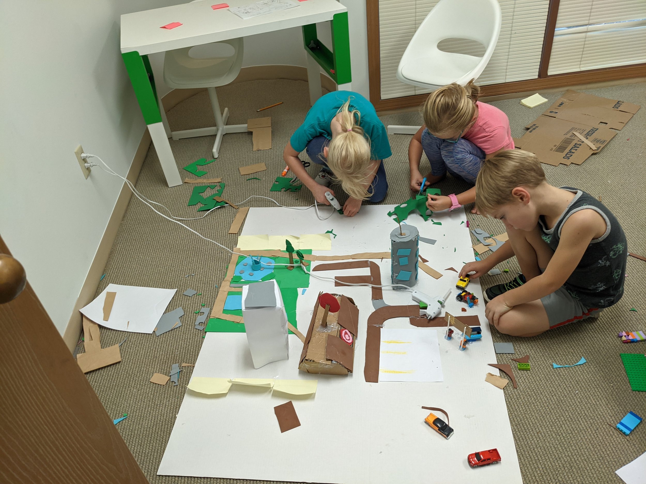 Students working at Project Based School
